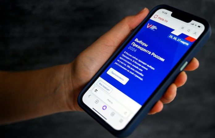 Putin vota en línea en las elecciones presidenciales de Rusia