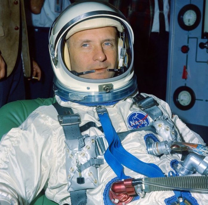 Muere astronauta Tom Stafford, comandante de primer vuelo espacial internacional