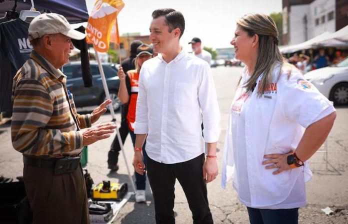 Impulsa Colosio y Herrera el comercio local, recorren mercado ambulante