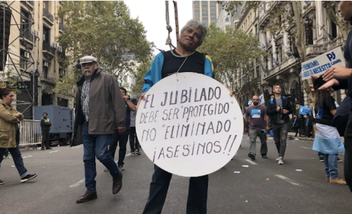 Gobierno de Argentina anuncia aumento para jubilados sujeto a la inflación