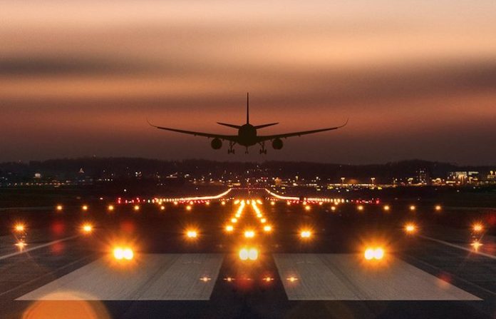 Dos aviones de Austrian Airlines regresan al aeropuerto tras ser alcanzados por un rayo