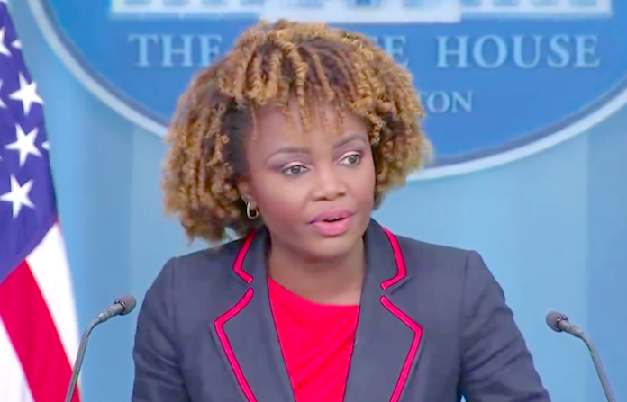 Vocera de la Casa Blanca interrumpe entrevista tras pregunta sobre salud mental de Biden