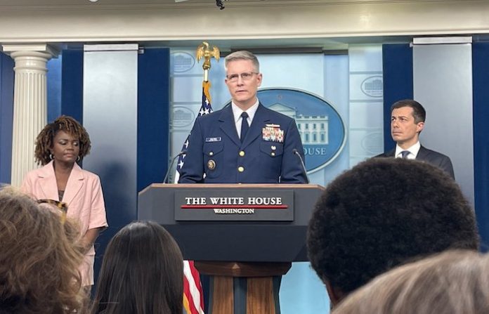 Alrededor de 12 barcos siguen varados tras derrumbe del puente Francis Scott Key, cerca de Baltimore