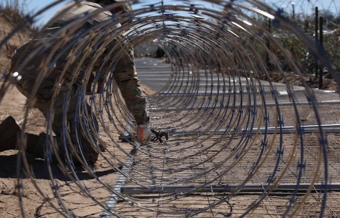 México responde a Trump que migración bajó 75% ante amenaza de arancel de 25%