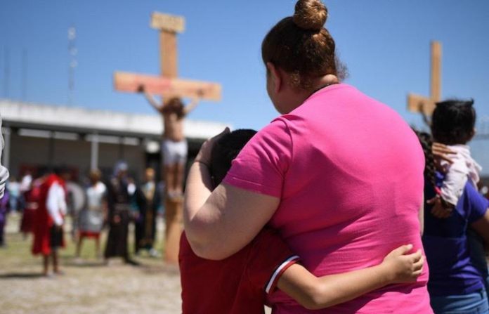Realizan el Vía Crucis en el Centro de Reinserción Social No.1 Norte