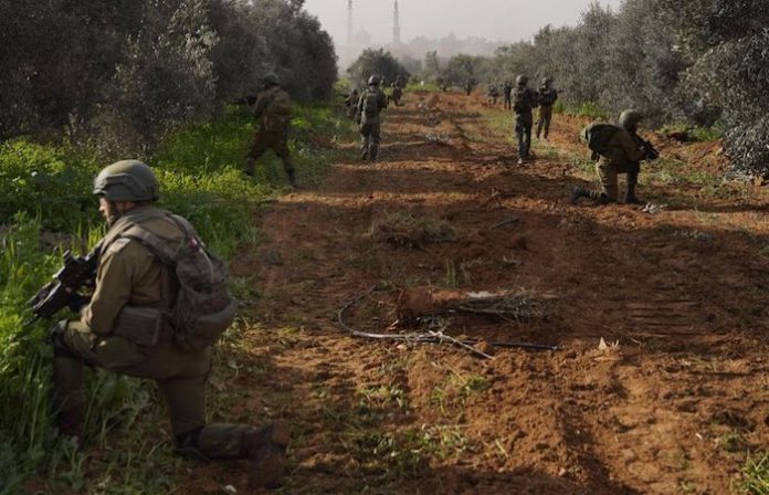 Macron cataloga de “crimen de guerra” el posible traslado forzoso de la población de Rafah