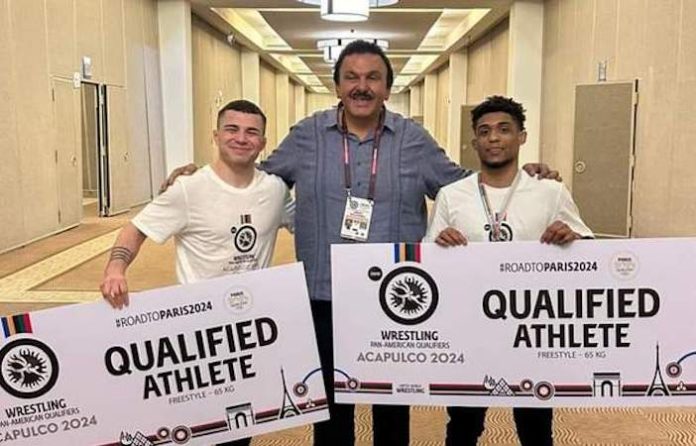 Román Bravo y Austin Gómez obtienen primeras plazas de lucha mexicana a París 2024