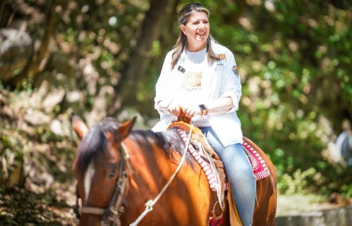 Martha Herrera realiza paseo de ecoturismo en el Parque de la Cola de Caballo