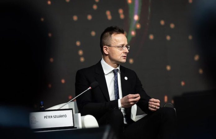 El ministro de Exteriores de Hungría prevé asistir al Foro Económico de San Petersburgo