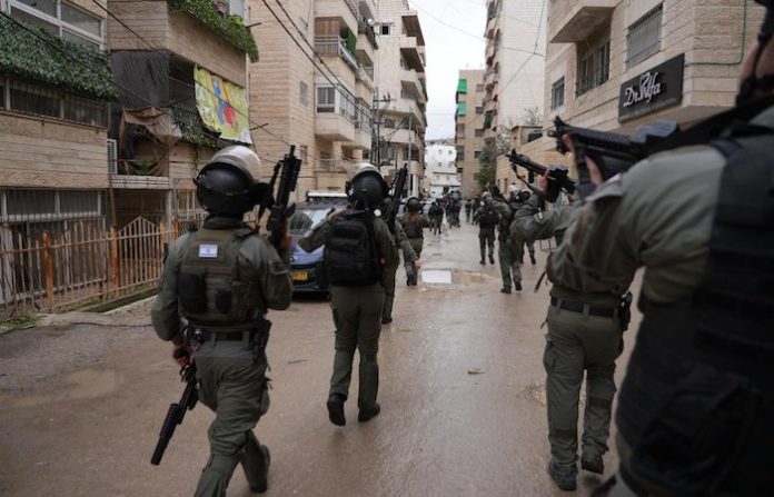 Cada vez más estadounidenses creen que el apoyo de su país a Israel es demasiado, según sondeo