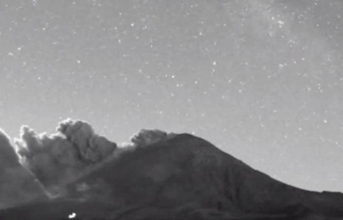 Autoridades mexicanas alertan por actividad volcánica del Popocatépetl y caída de ceniza en Puebla