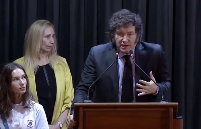 Presidente de Argentina convoca a un gran pacto político para el 9 de julio