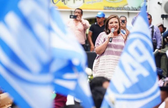 Pide Xóchitl Gálvez a AMLO abrir las puertas de Palacio Nacional a padres de los 43 normalistas de Ayotzinapa