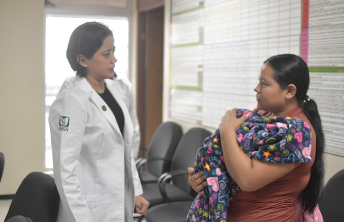 Atienden especialistas del HGZ No. 6 del IMSS NL caso de bebé que nació con intestinos expuestos