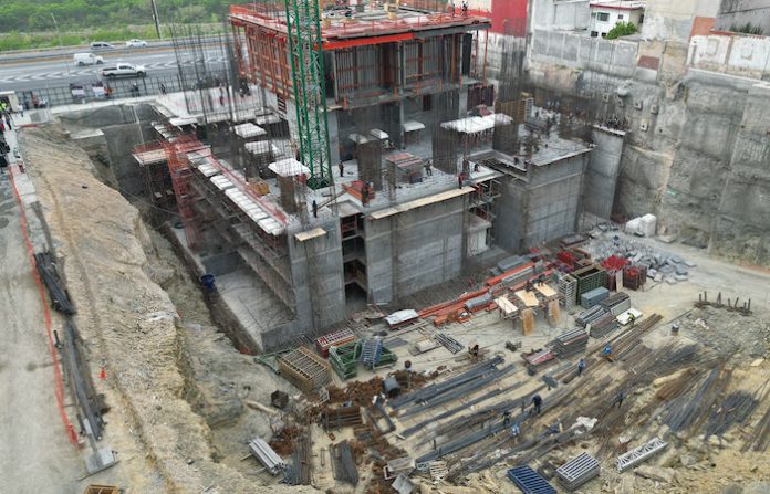 Supervisan autoridades estatales avances en construcción de Torre Rise