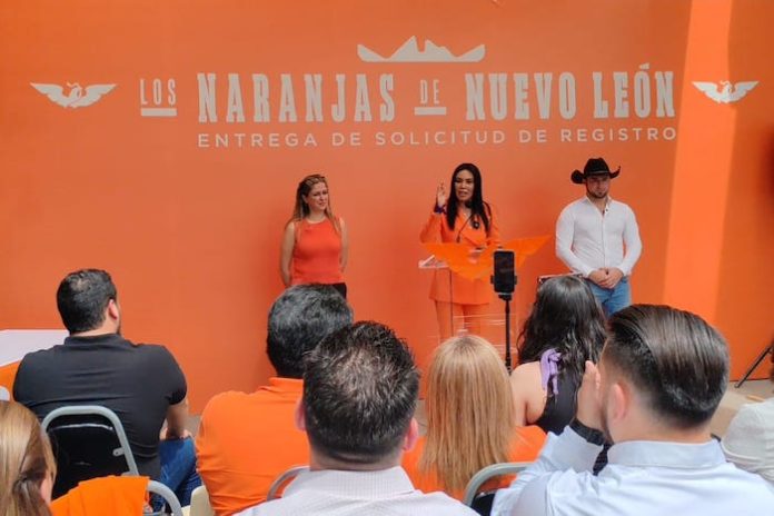 Alejandra Morales, Roberta Carrillo y Glen Zambrano entregan solicitud de registro para candidaturas por MC a San Nicolás