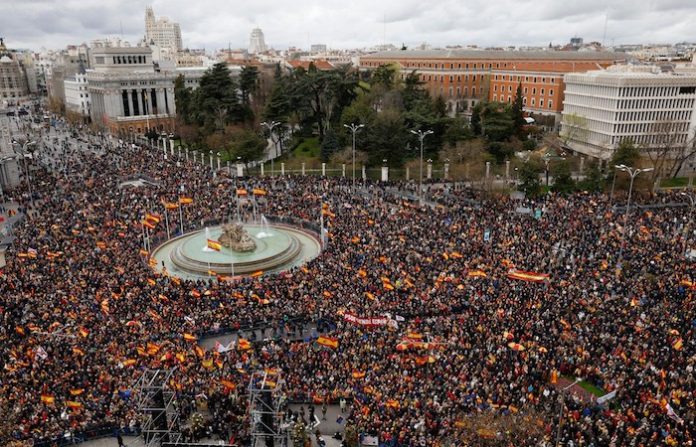 Miles de personas protestan en Madrid contra la ley de amnistía