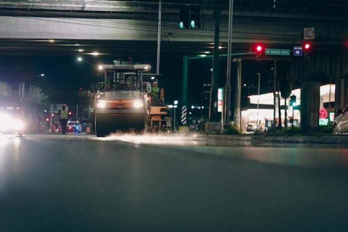 Continúan obras nocturnas de rehabilitación de pavimento, ¡extreme precauciones!