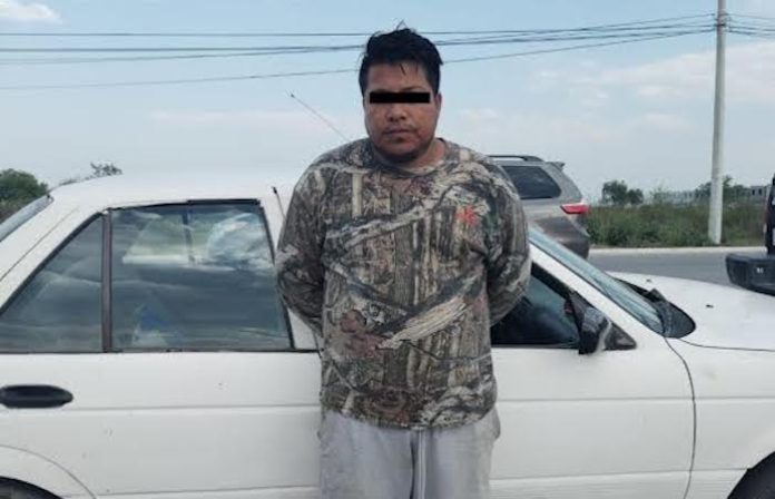 Detiene la Policía de Juárez a un hombre y a una mujer por el delito equiparable al robo de vehículo