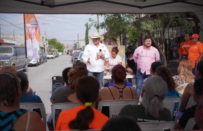 Ramiro el de “Bronco” sigue visitando colonias en Apodaca
