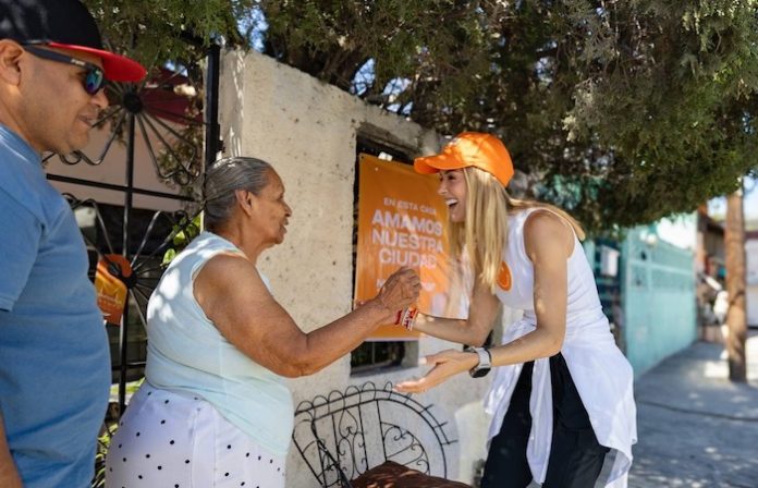 Lleva Mariana sus propuestas para el Adulto Mayor con vecinos de la Francisco Villa