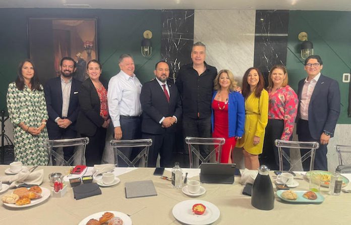 Reconocen Waldo Fernández y Judith Díaz a los corredores públicos como elementos claves para la competitividad