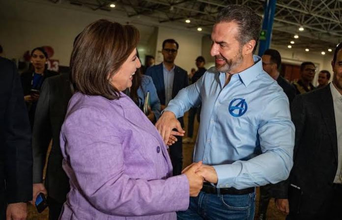 Acude Adrián de la Garza a diálogo industrial de Xóchitl Gálvez