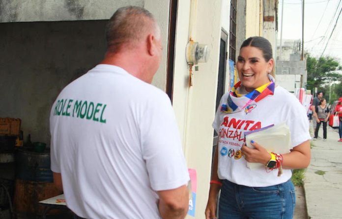 Anita González dice que habrá de gestionar más recursos para dignificar los cuerpos policiales en Monterrey