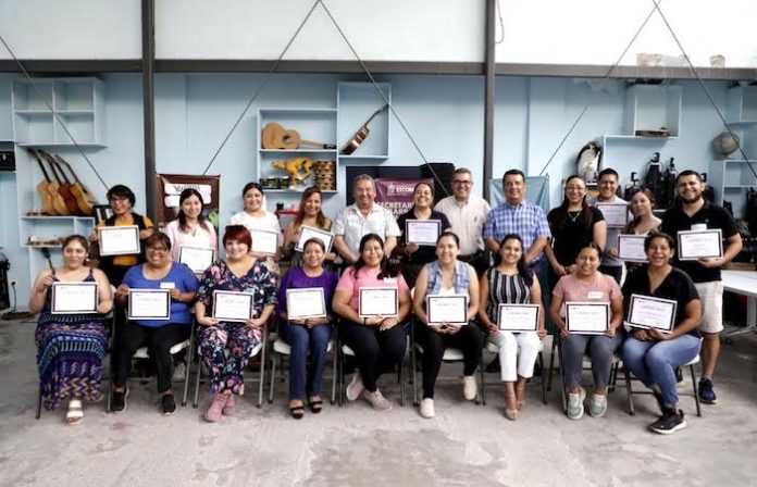 Imparte Escobedo capacitación para emprender negocio