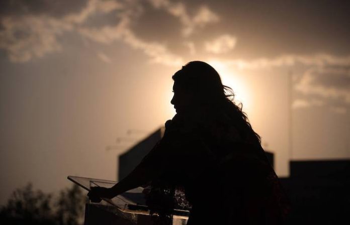 Ventaja de candidata morenista a gobernar CDMX baja a 5 puntos en encuesta