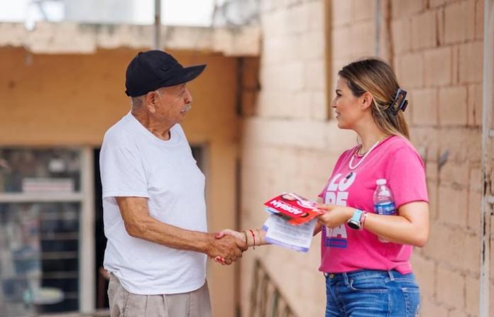Lorena de la Garza se compromete a gestionar soluciones para terrenos intestados en Distrito 8