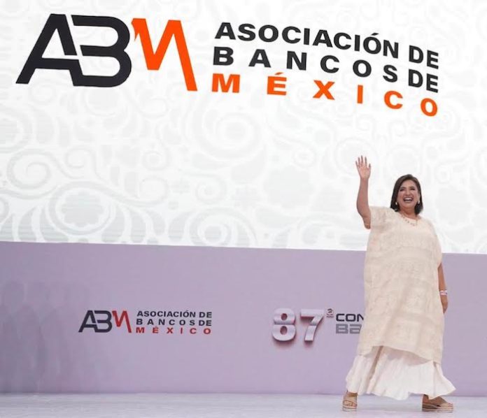 Presenta Xóchitl Gálvez a banqueros plan para una clase media fuerte