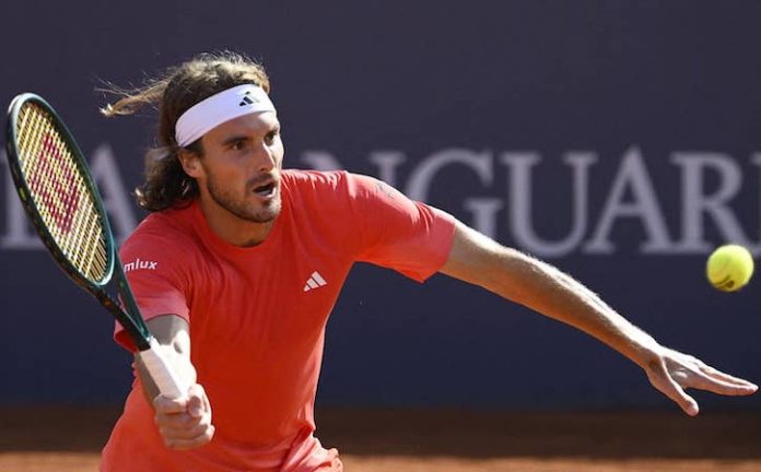 Tsitsipas firma su décima victoria consecutiva en Barcelona