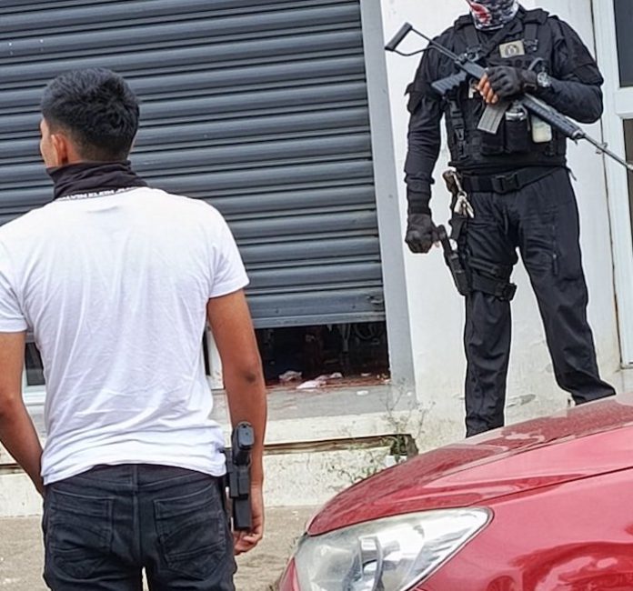 Video: Director de prisión ecuatoriana es asesinado en plena jornada electoral