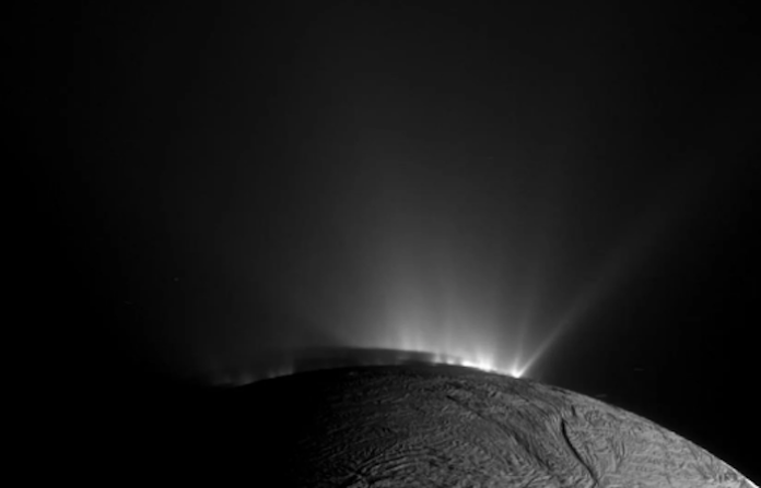 Uno de los satélites de Saturno podría cumplir los requisitos para albergar vida