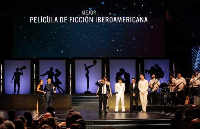 La sociedad de la nieve se corona como gran vencedora de la XI Edición de los Premios PLATINO XCARET en la que Barra brava se alza con el reconocimiento a mejor serie