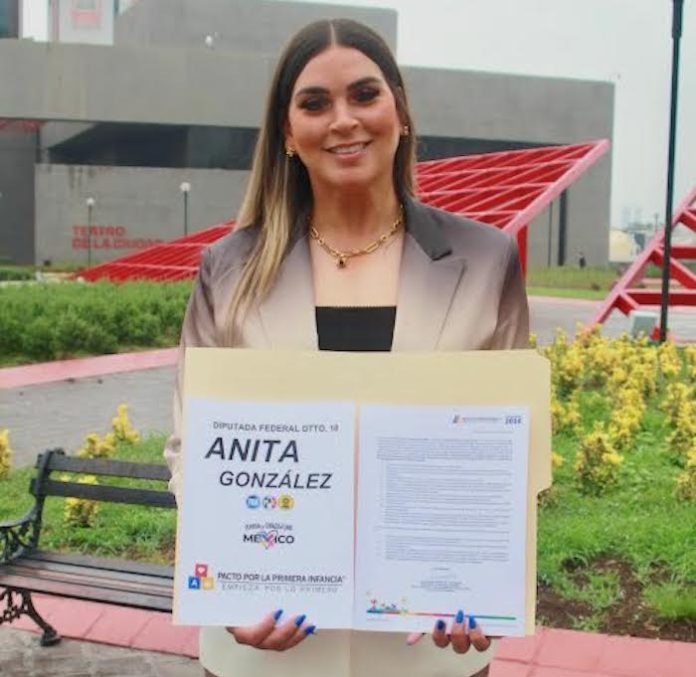 Anita González firma pacto por la primera infancia