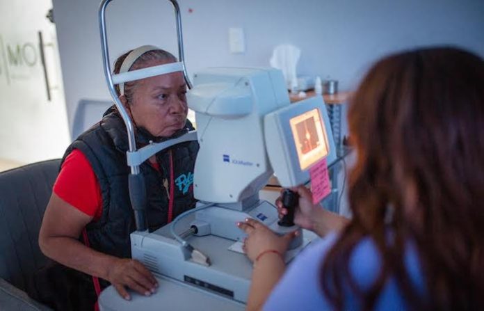 Impulsa DIF Guadalupe salud visual de Adultos Mayores