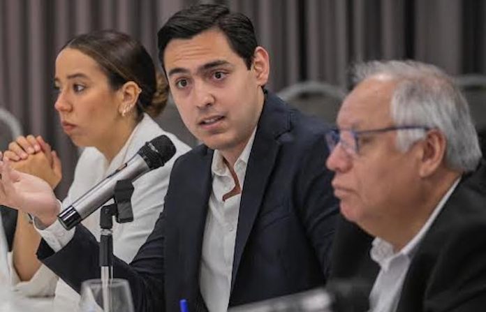 César Garza Arredondo se reúne con Consejo de CAINTRA Apodaca