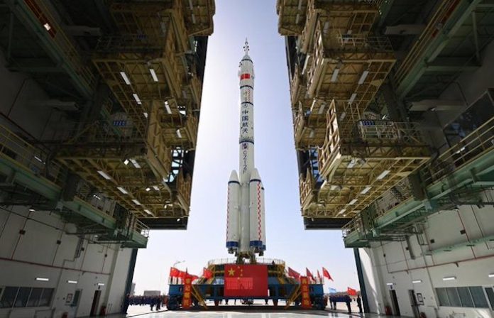 Video: China lanza con éxito su nave espacial Shenzhou-18 con tres astronautas