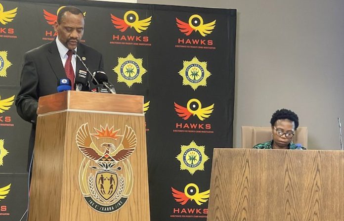 Justicia de Sudáfrica dicta unos 11.000 años de prisión a nueve personas