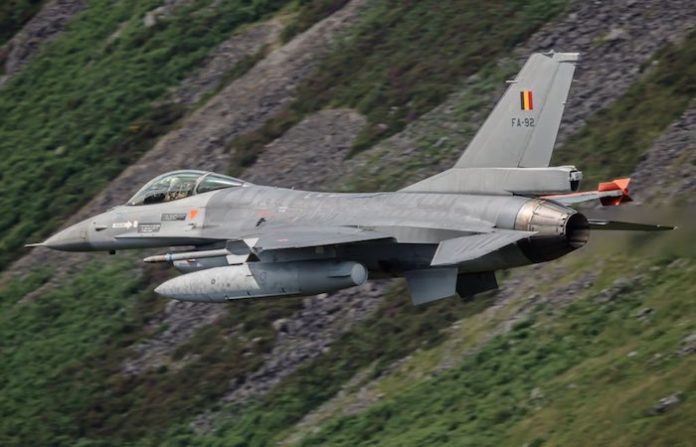 Bélgica podría suministrar cazas F-16 a Ucrania en lo que resta de 2024, asegura ministra