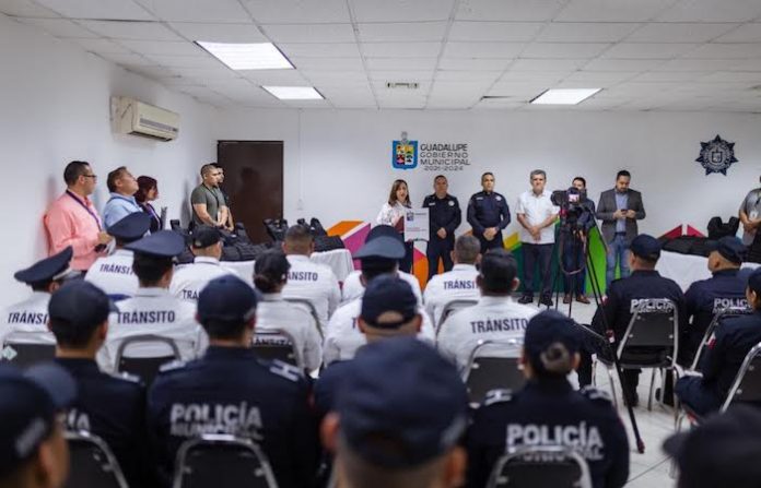 Guadalupe hace entrega de chalecos balísticos a su cuerpo policiaco