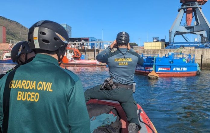 España rescata a un buque con cien migrantes cerca de la isla de Gran Canaria