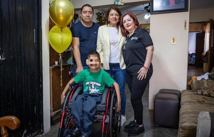 Apoya voluntariado de DIF Guadalupe a niños con discapacidad