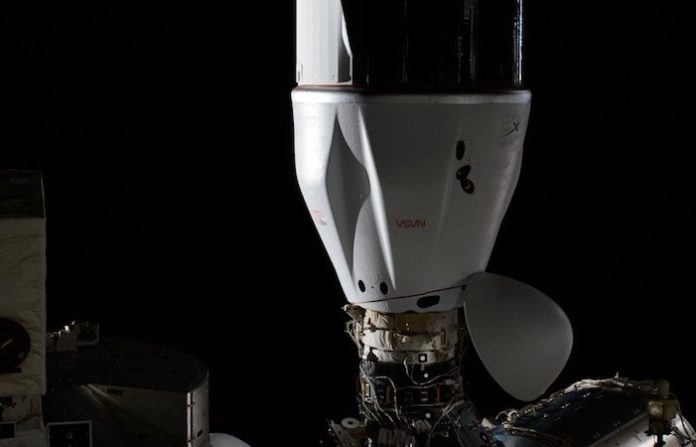 La nave de carga Dragon se desacopla de la Estación Espacial Internacional