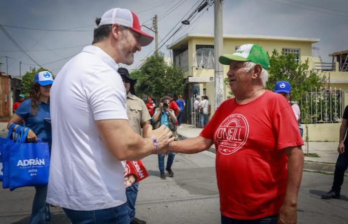 Resolverá Adrián de la Garza desbordamiento de drenajes sanitarios
