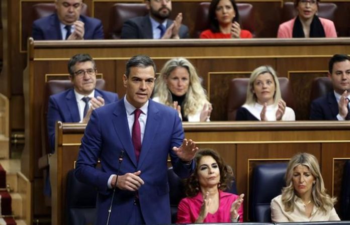 Video: El jefe del Gobierno español Pedro Sánchez decide seguir al frente del Ejecutivo