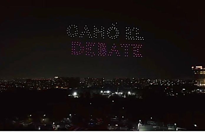 Presentan espectáculo visual a favor de Xóchitl Gálvez en Santa Fe