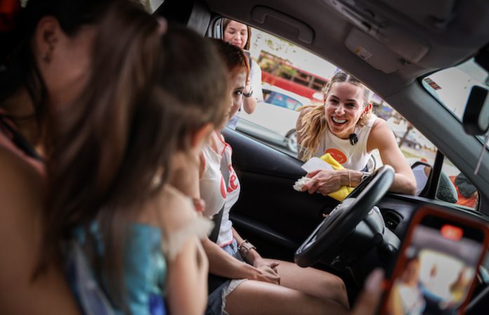 Mariana continúa colocando su “calca-matona” ahora en el sur de Monterrey